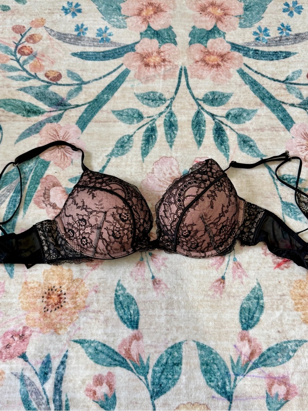 Victoria's Secret Very Sexy Push-Up Bra Black Lace 32C